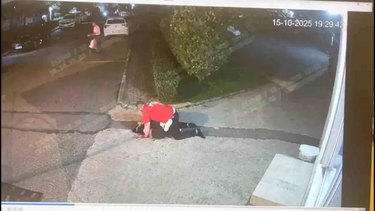 Bir an bile acımadı! İşte Aysel\'in sokak ortasında vahşice katledildiği anlar