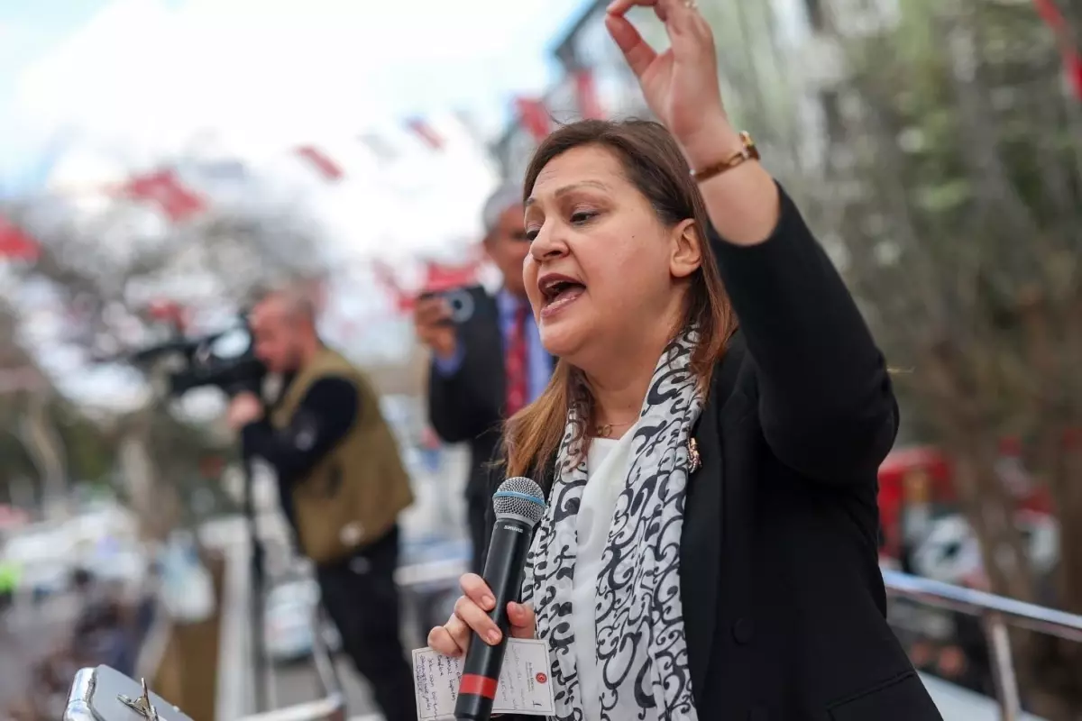 Bomba iddia! Burcu Köksal ve 2 belediye başkanı AK Parti\'ye geçiyor