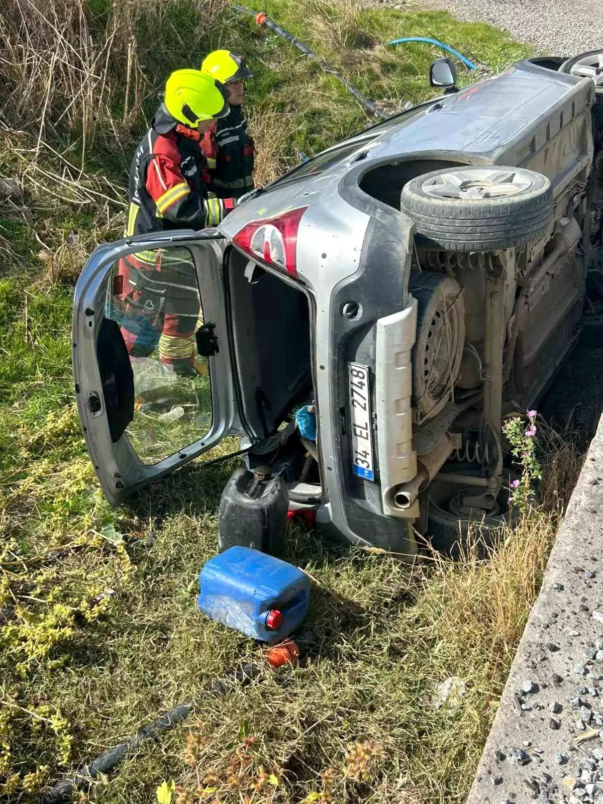 Balıkesir\'de Köprüden Dereye Devrilen Araçta Yaralanma Yok