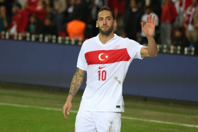 Canlı yayında konuşan Burak Yılmaz'ın telefonuna sürpriz mesaj! Bakın kimden
