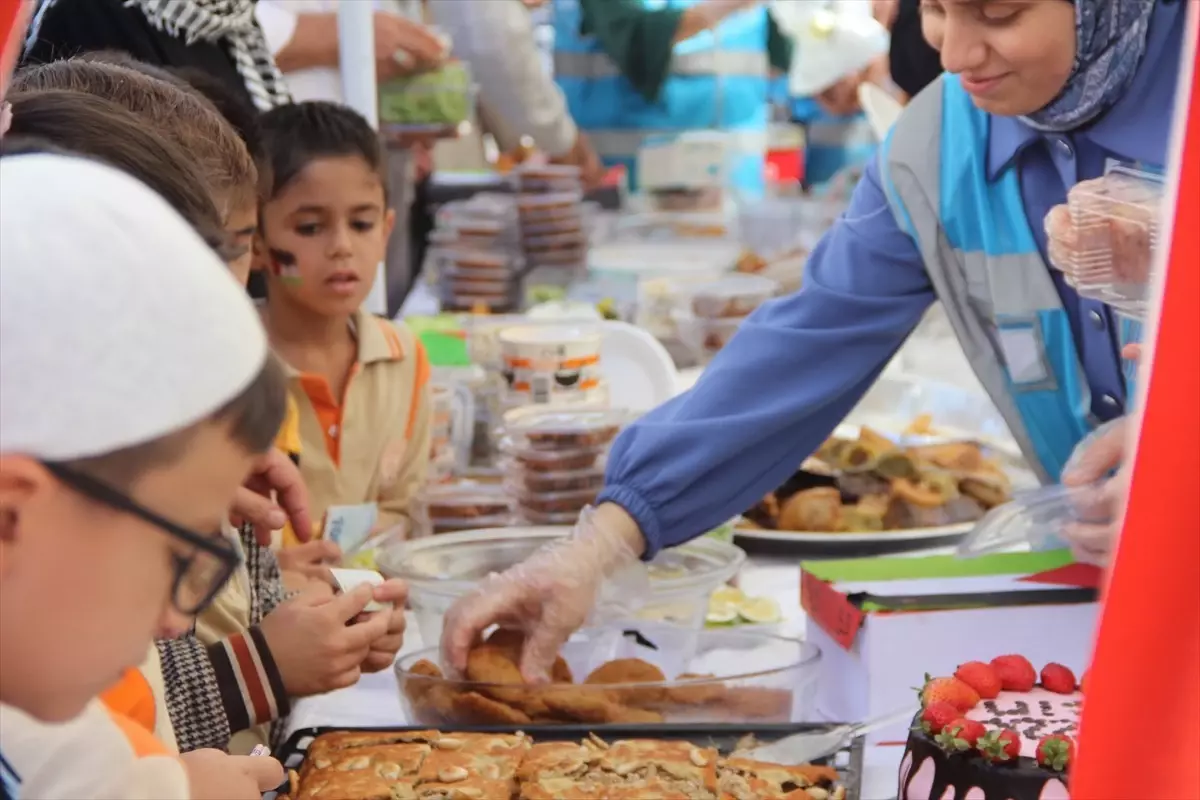 Cizre\'de Gazze\'ye Yardım Hayır Çarşısı