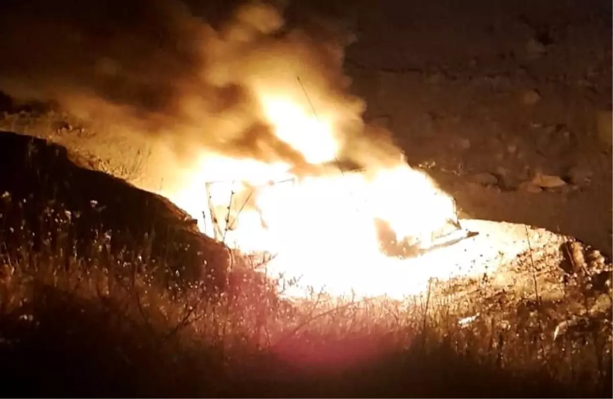 Çukurca\'da Madenci Aracı Yandı