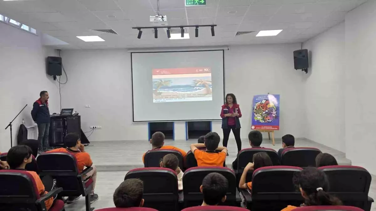 Didim\'de Öğrencilere Deniz Temizliği Eğitimi