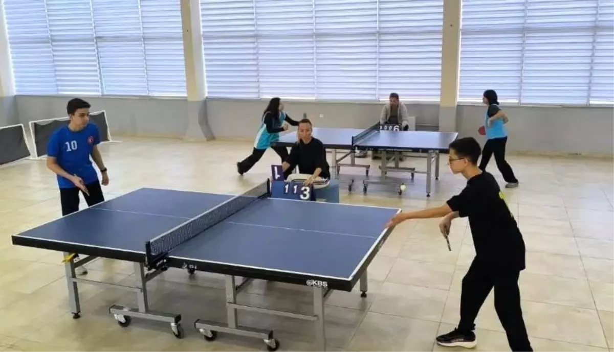 Edremit\'te Cumhuriyet Bayramı Masa Tenisi Turnuvası