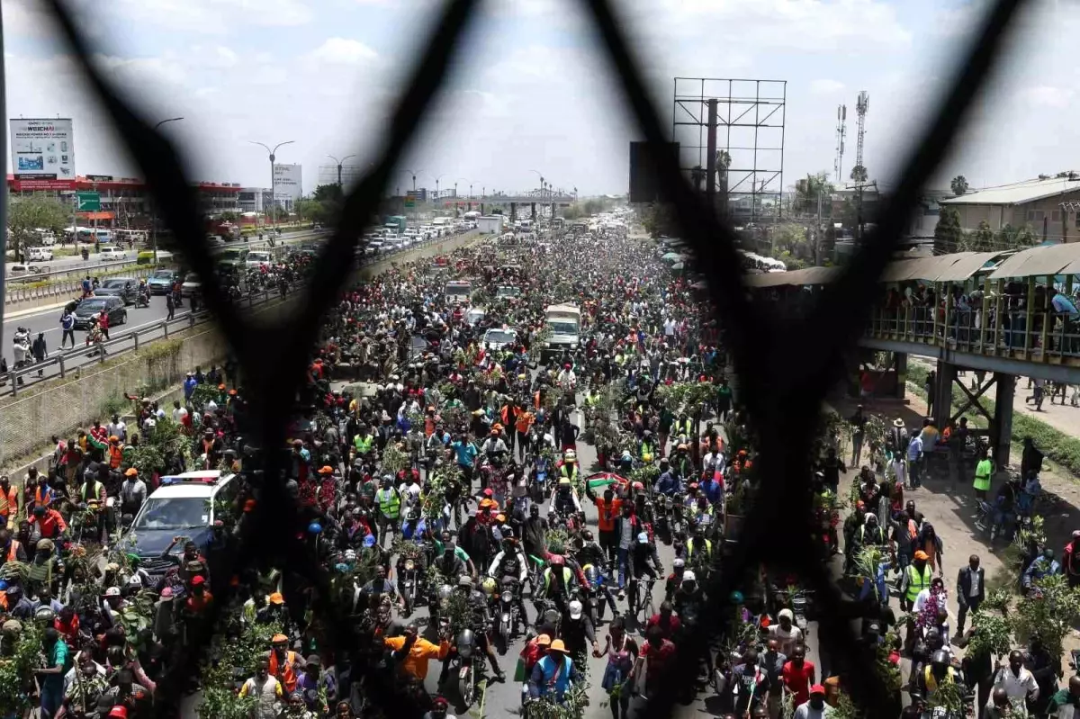 Kenya\'da Odinga\'nın Cenaze Törenine Polis Müdahalesi