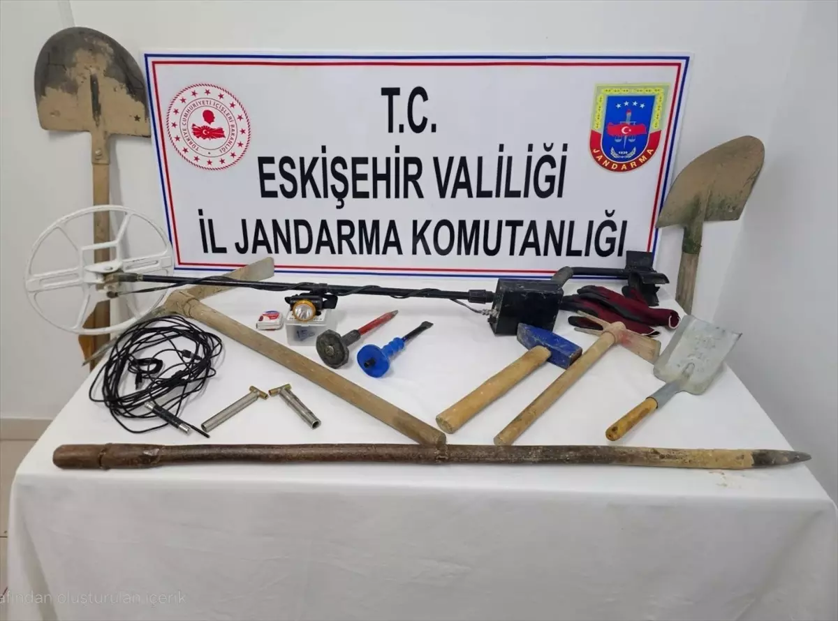 Sivrihisar\'da Kaçak Kazıya 3 Tutuklama