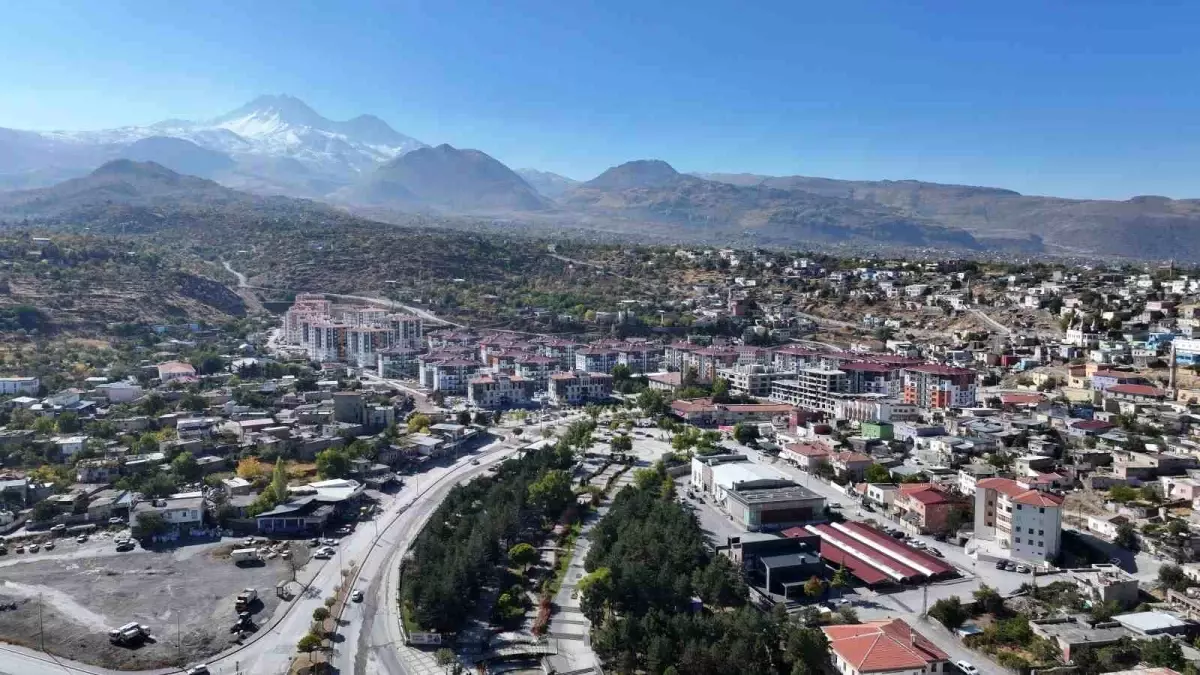 Hacılar\'da TOKİ ve Kentsel Dönüşüm Projesi Çevre Düzenleme Çalışmaları İncelendi