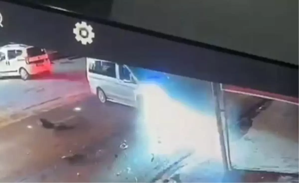 Sapanca\'da hafif ticari araç ile motosiklet çarpıştı: 2 yaralı