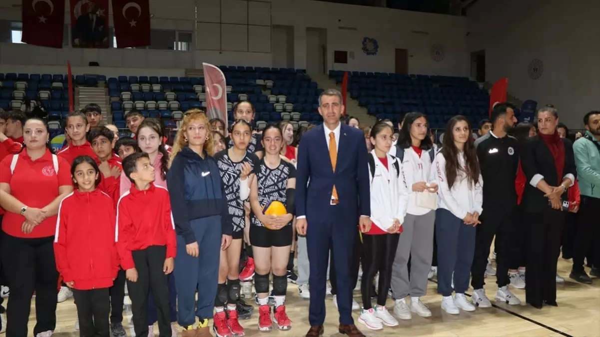 Hakkari\'de Amatör Spor Kulüplerine Destek