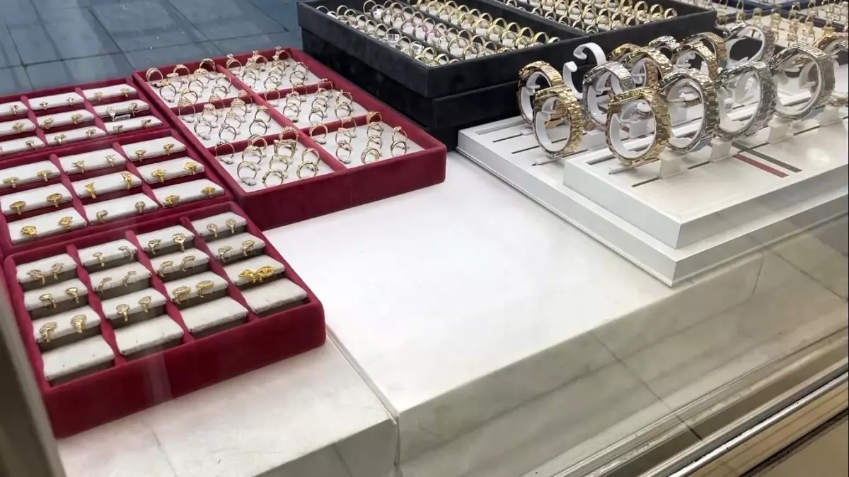 Konya\'da Kuyumcu Hırsızlığı: 1,2 Milyon Lira Değerinde Yüzük Çalındı