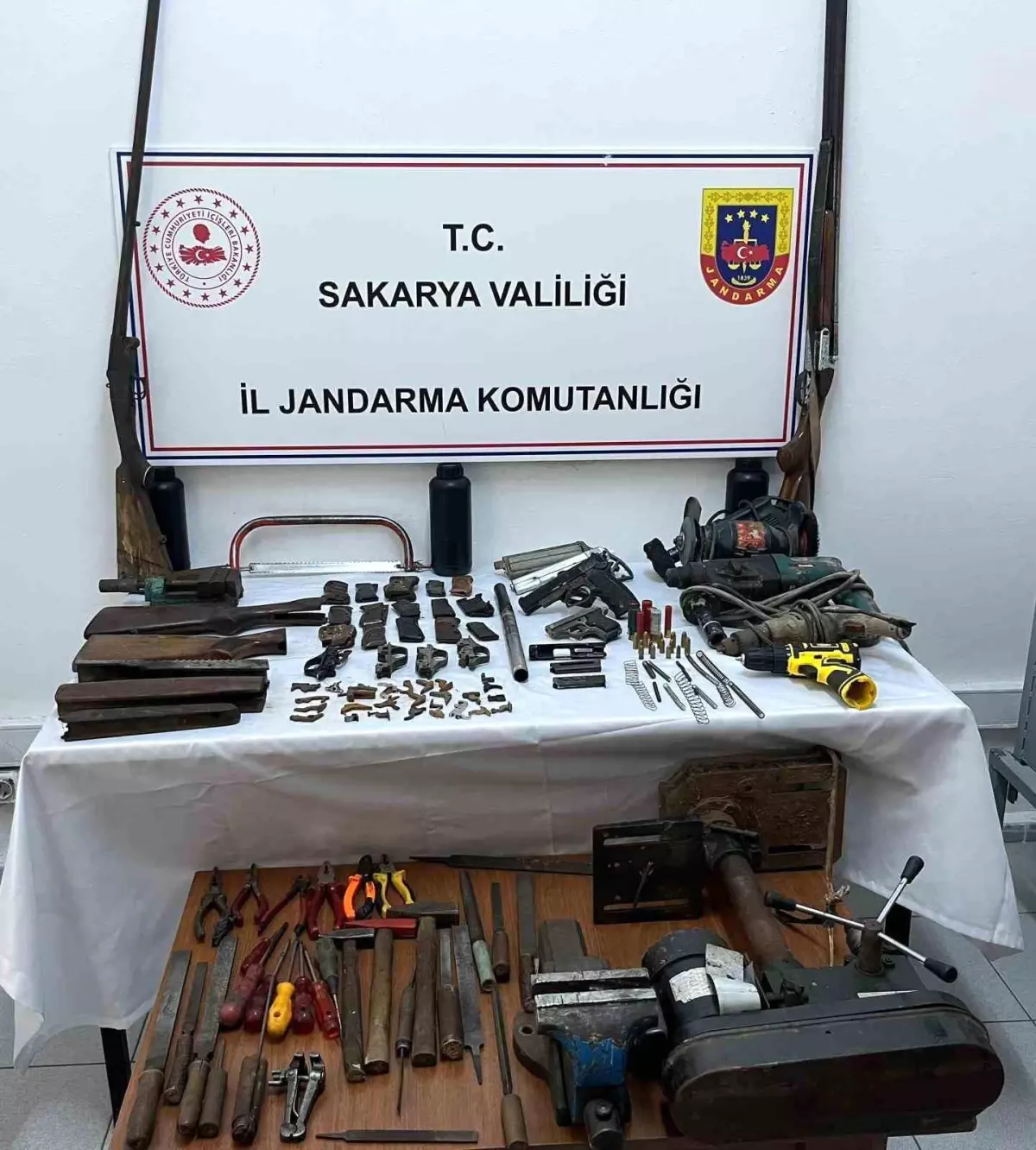 Ferizli\'de Kaçakçılık Operasyonu