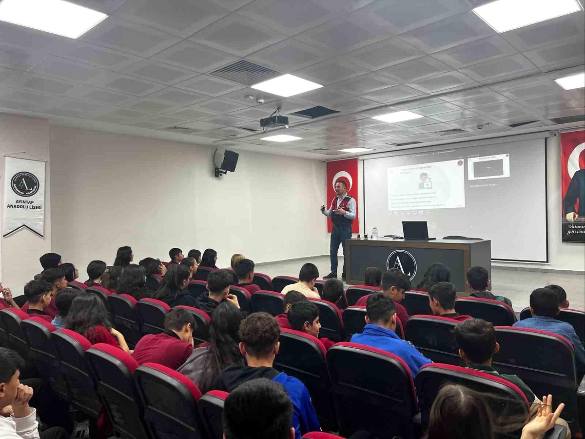 Gaziantep\'te 240 Lise Öğrencisine Siber Güvenlik Eğitimi