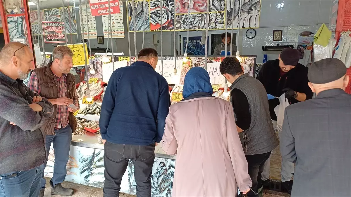 Karabük\'te Hamsi Fiyatı 100 Lira