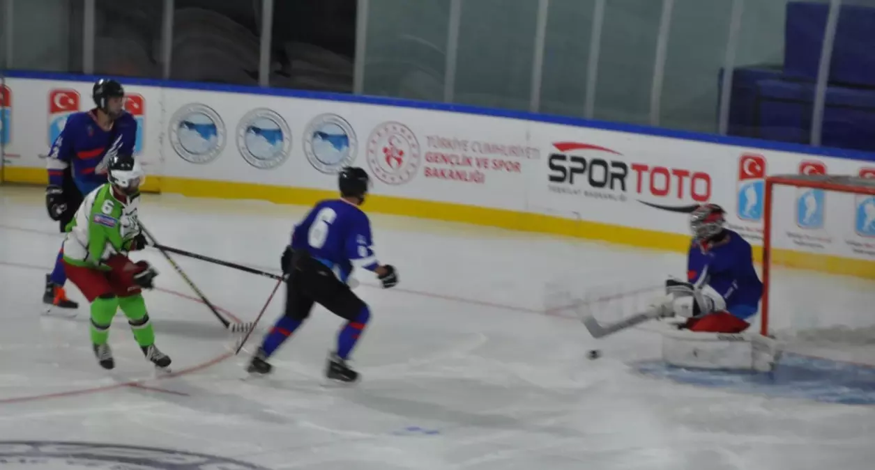 Kars Buz Sporları Sezonunu Açtı