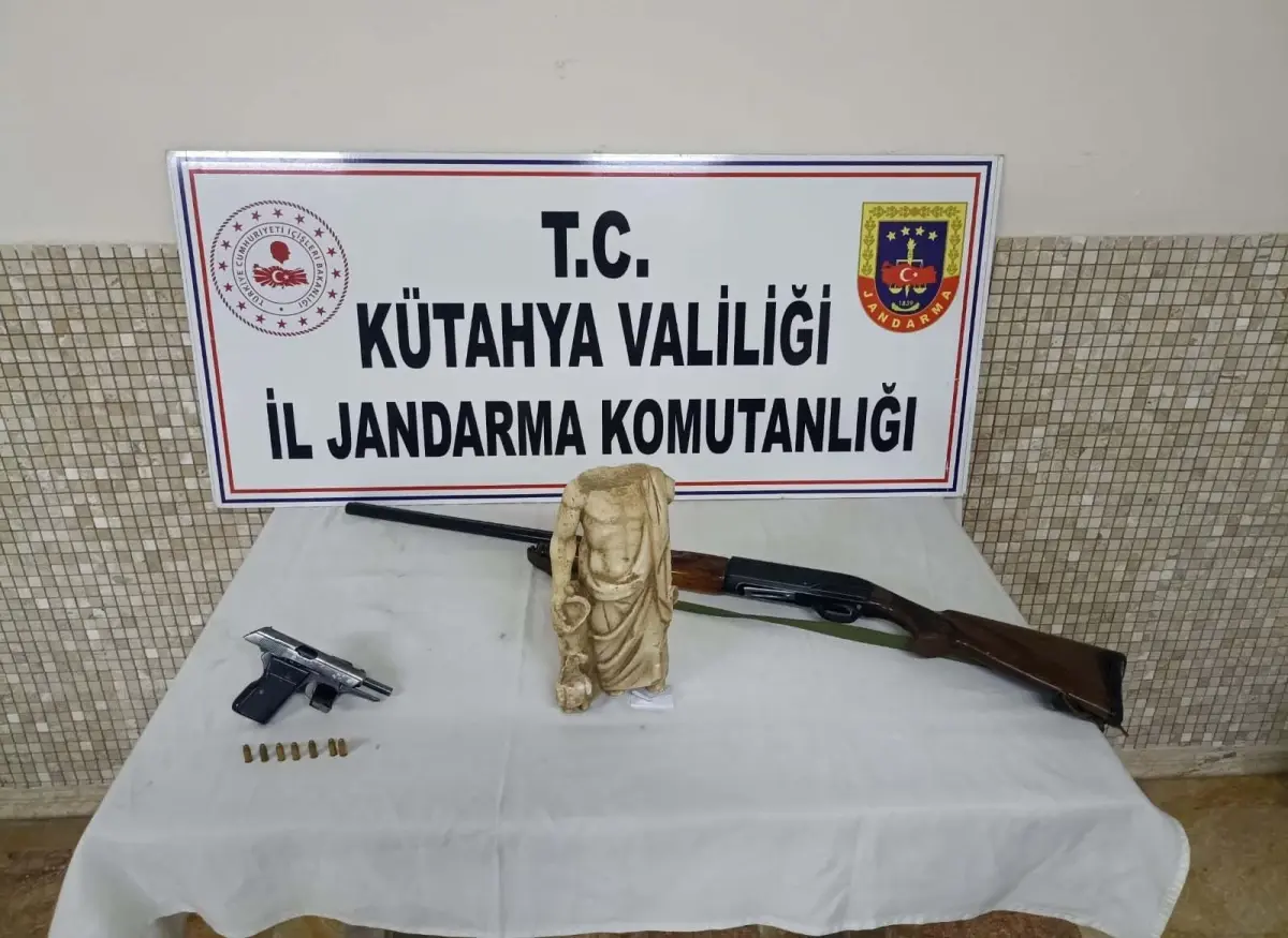 Kütahya\'da Antik Asklepios Heykeli Ele Geçirildi