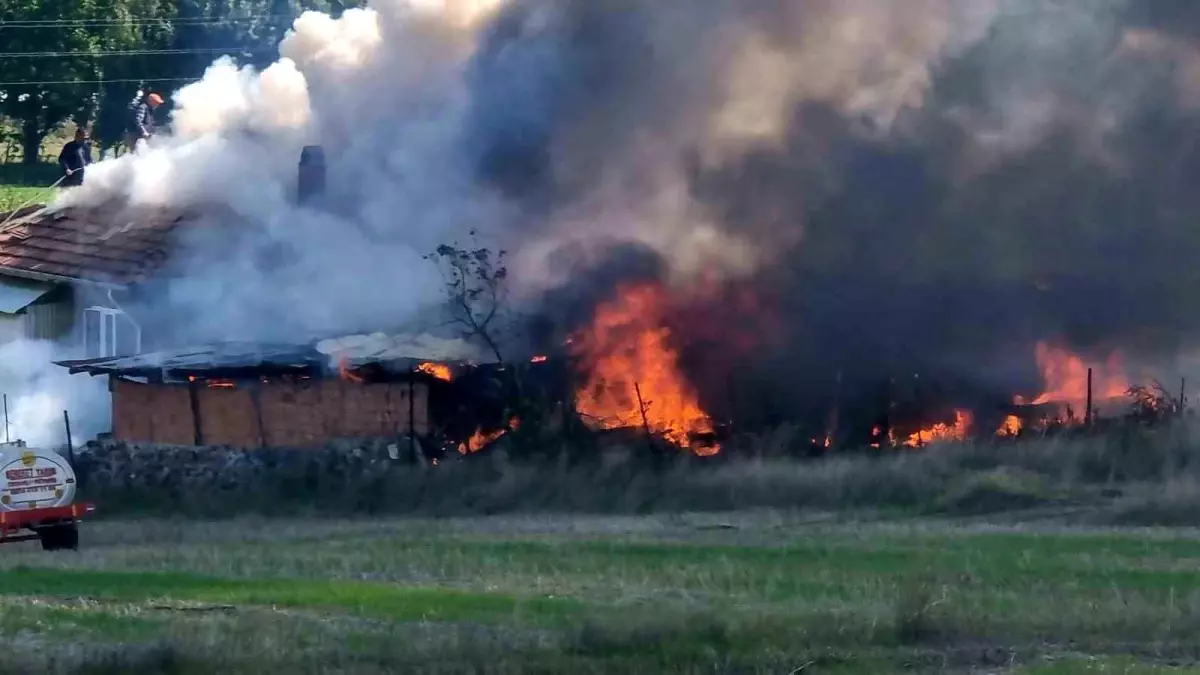 Kütahya\'da Ev Yangını: Maddi Hasar