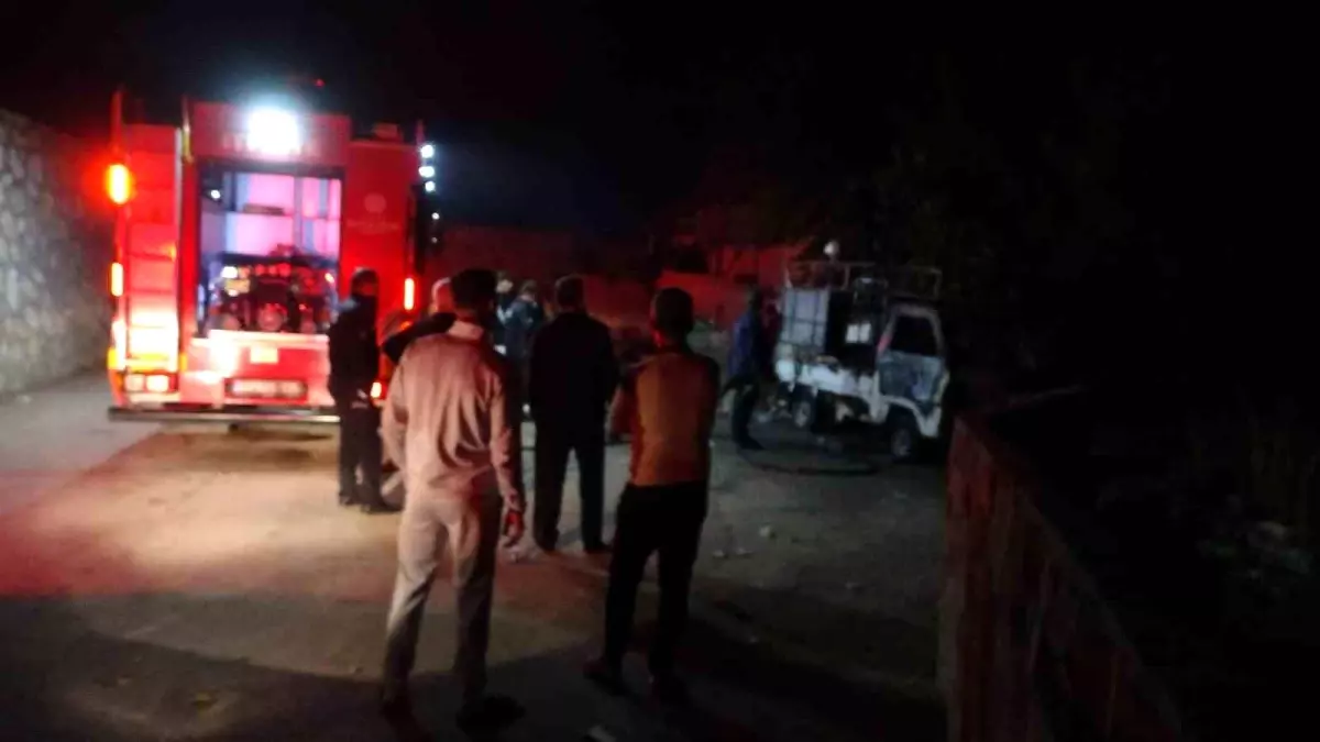 Malatya\'da Park Halindeki Araçta Yangın