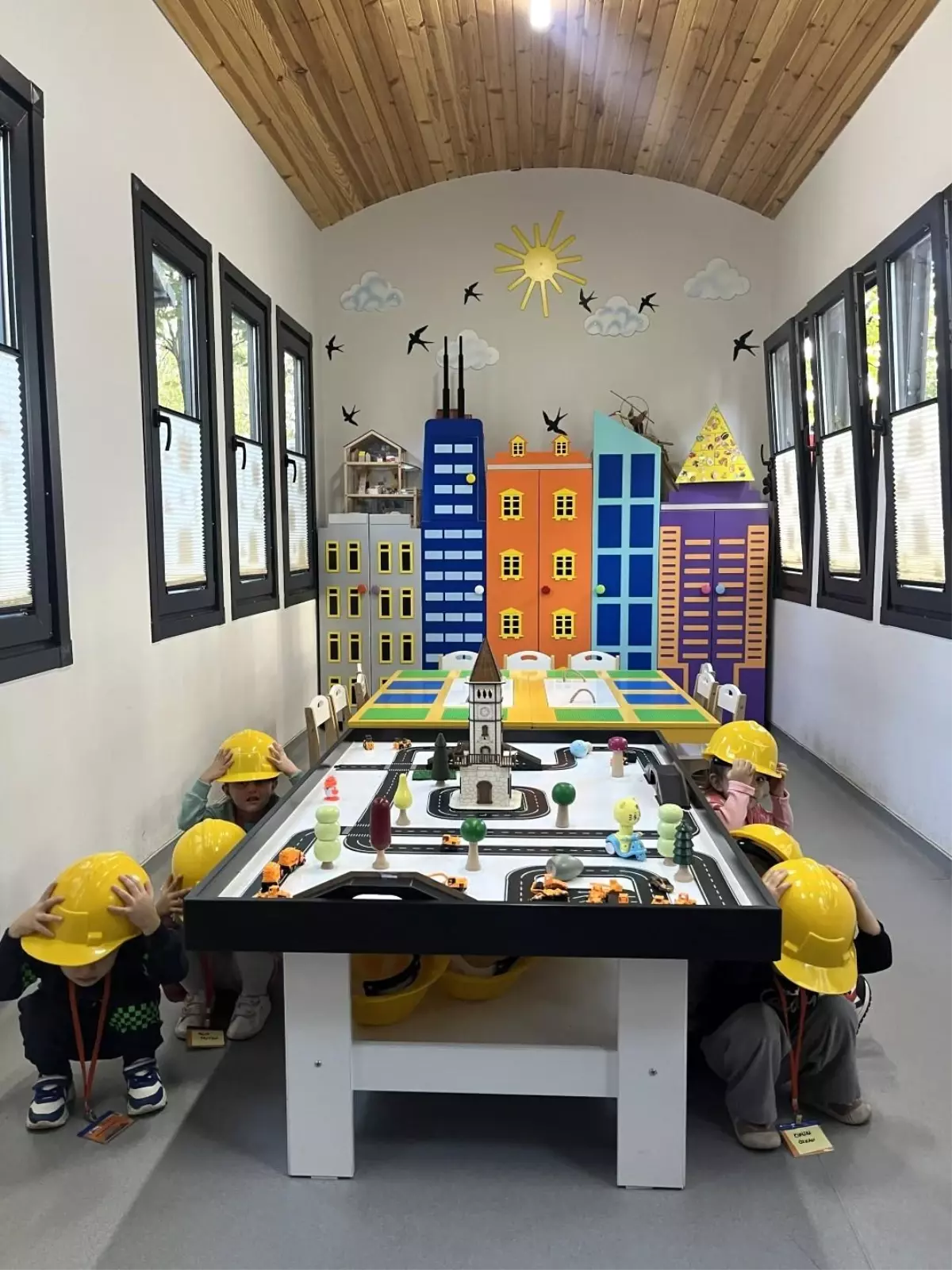 Minik Mimarlar Ateş Altında: Kocaeli\'de Çocuklara Afet Bilinci Eğitimi