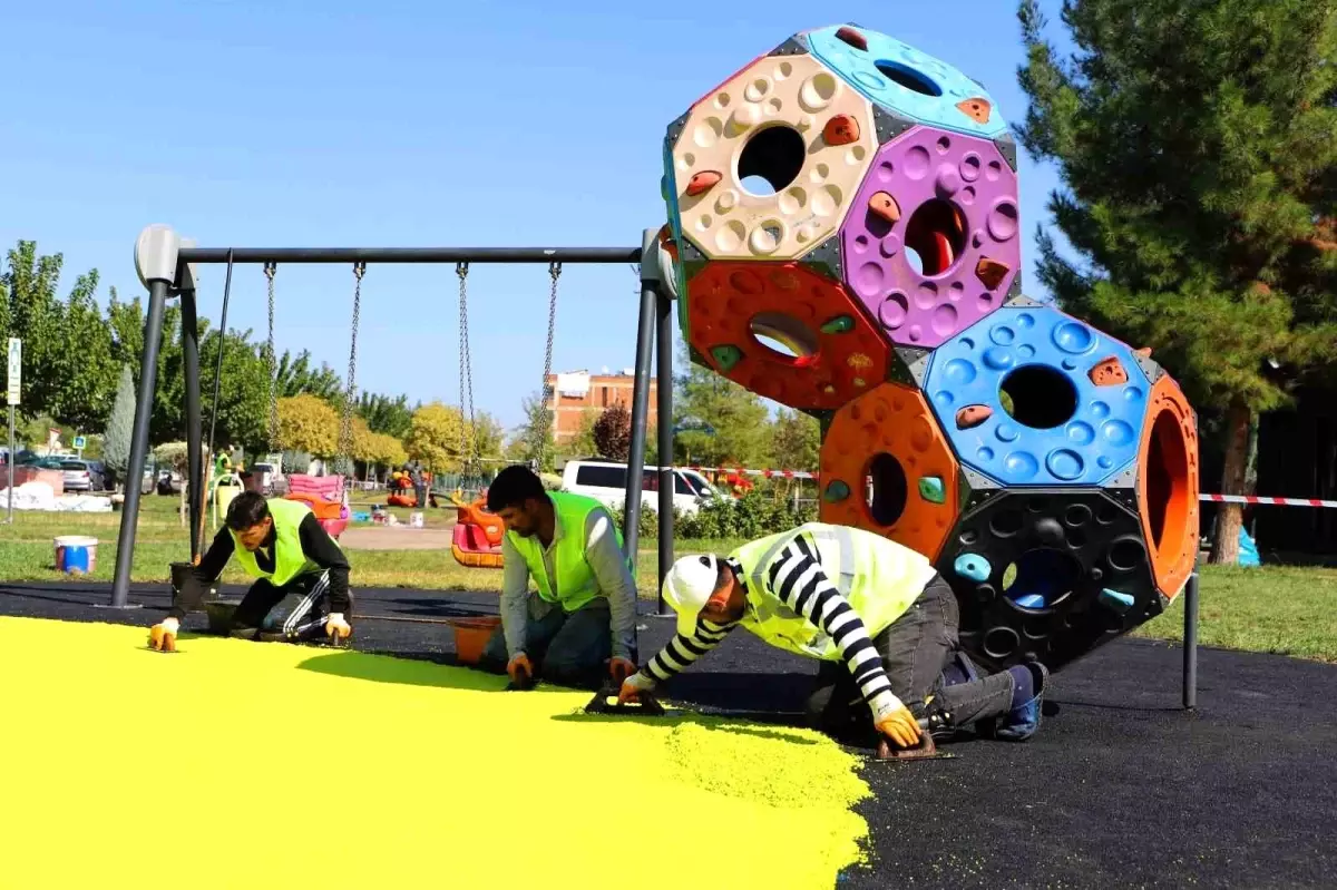 Diyarbakır\'da Parklarda Yenileme Çalışmaları Başlatıldı