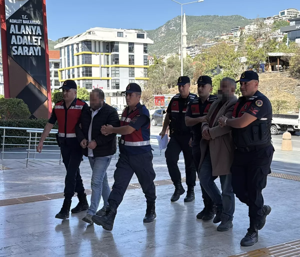 Sahte Kimlikle Arazi Satışı: 6 Gözaltı