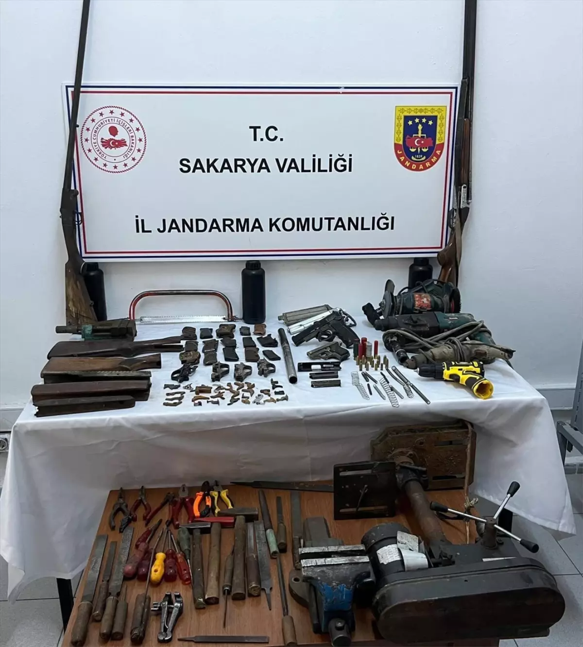 Sakarya\'da Kaçak Silah Operasyonu