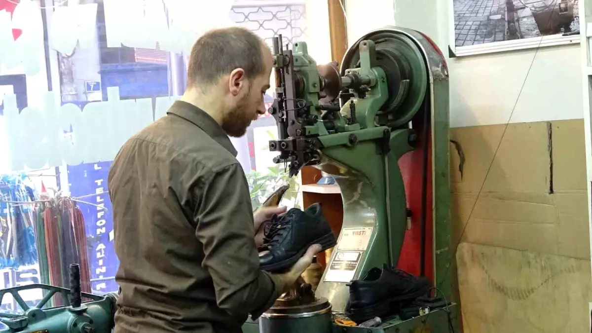 Kocaeli\'de Ayakkabı Tamircisi Rıdvan İlmen\'den Eleman Bulma Zorluğu