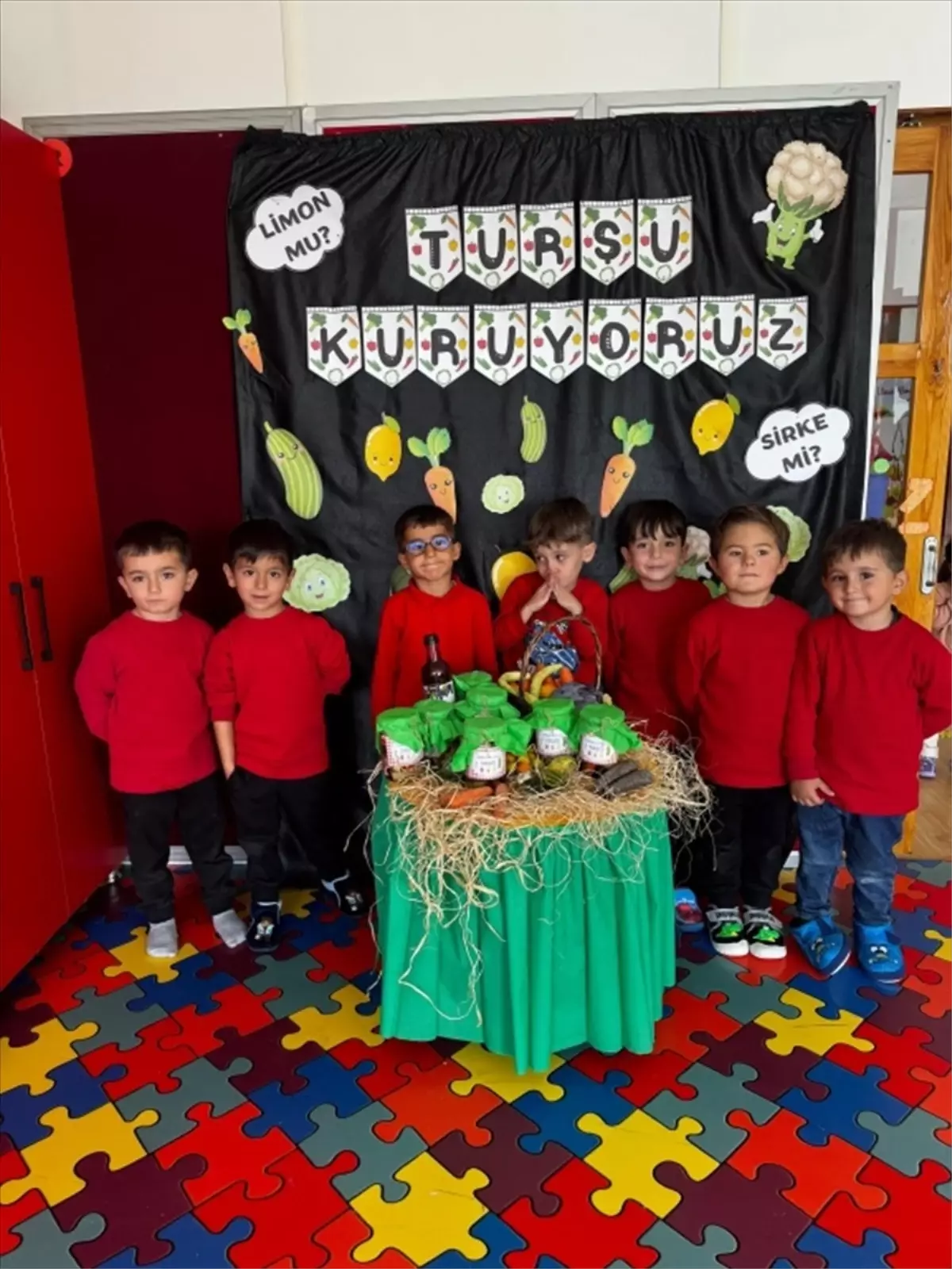 Ulaş Anaokulu\'nda Turşu Kurma Etkinliği