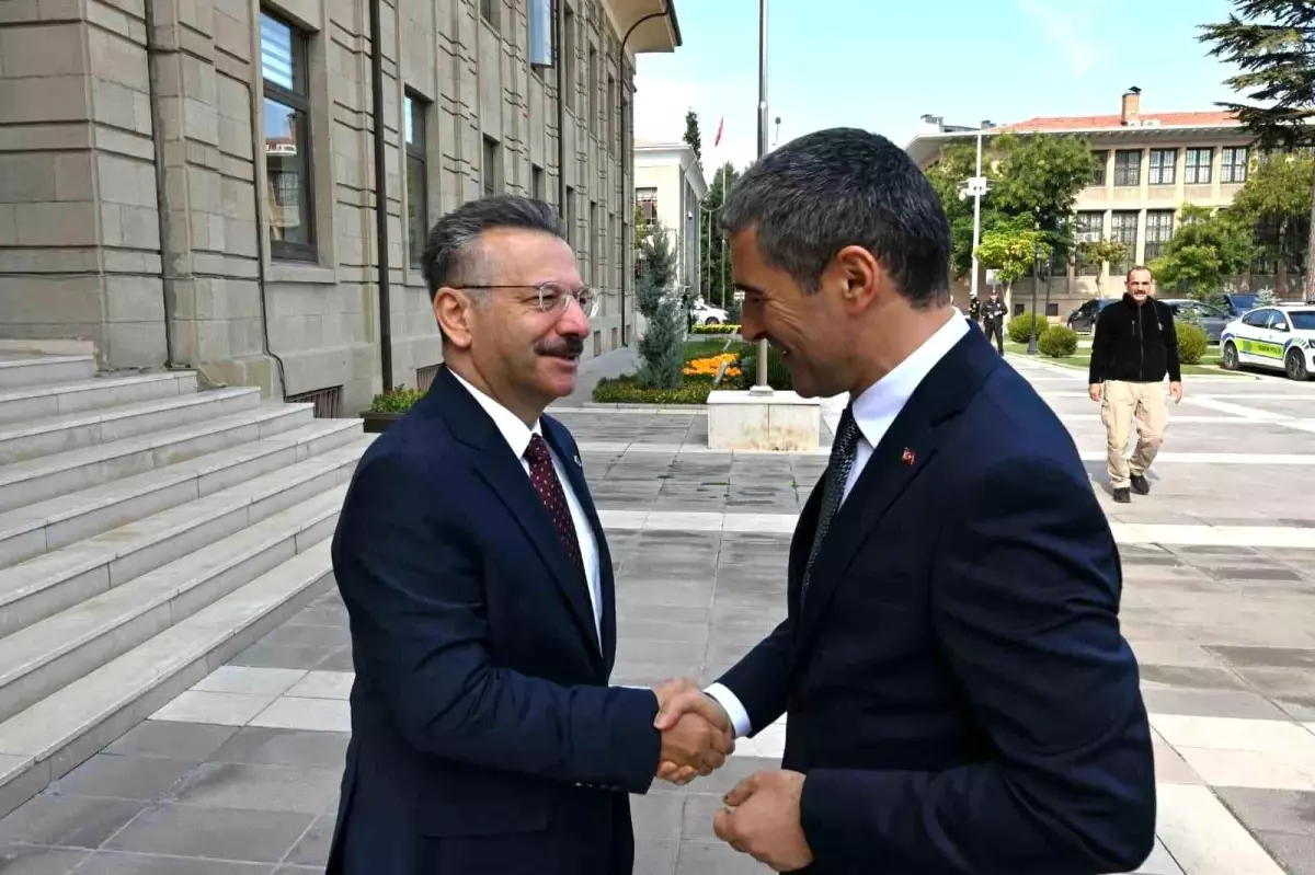 Uşak Valisi Aktaş, Eskişehir\'de Vali Aksoy\'u Ziyaret Etti