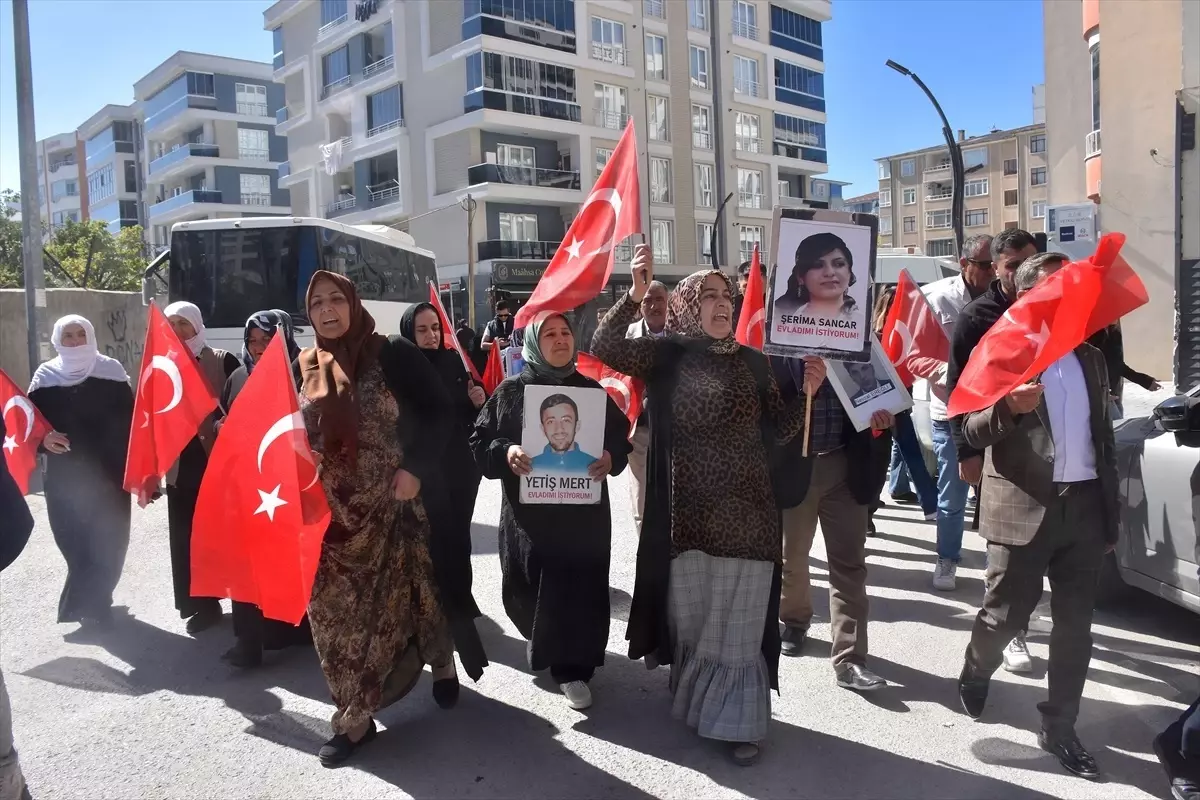 Van\'da Ailelerin Çocuk Hasreti