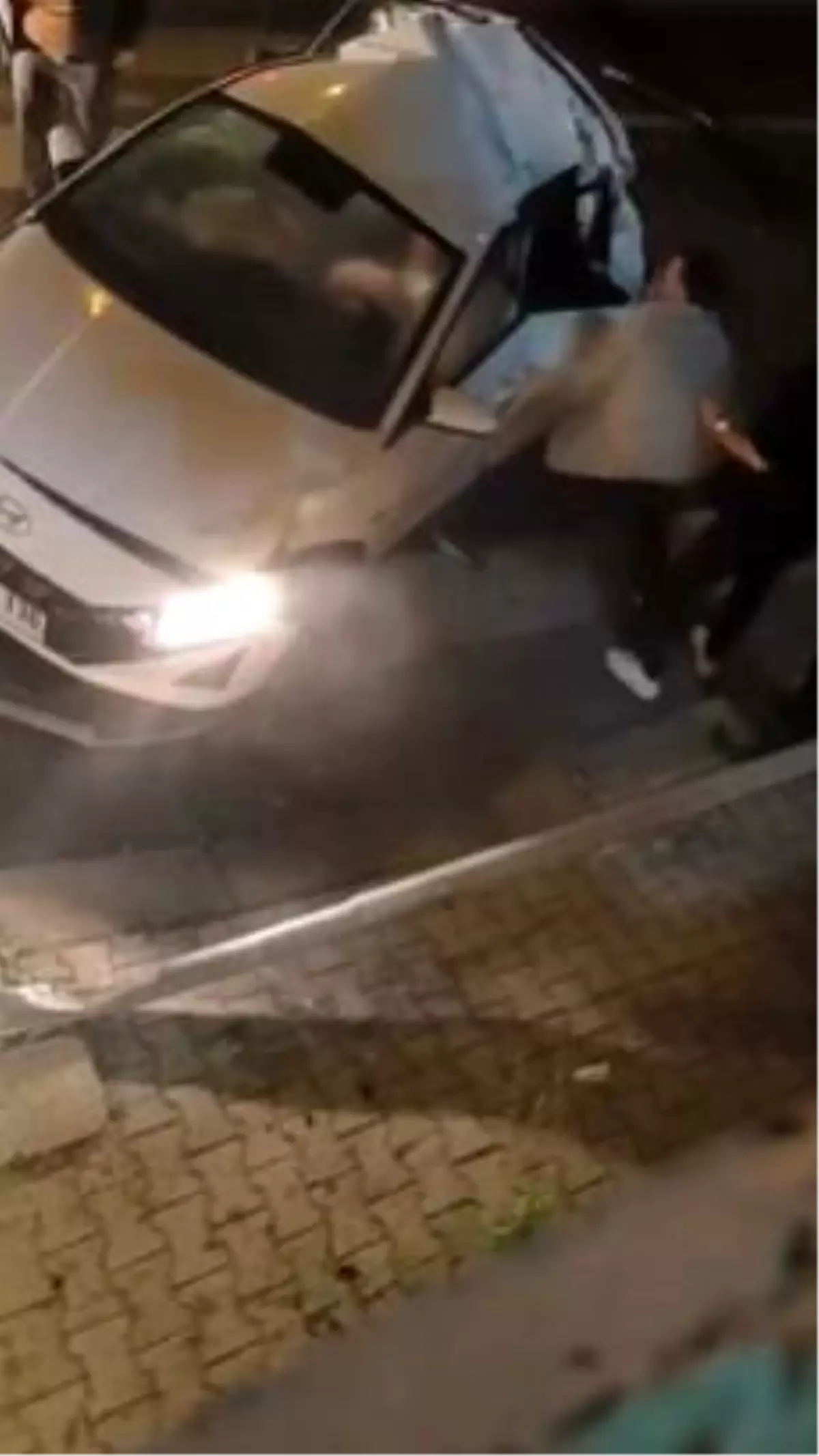 Alanya\'da Otobüs ve Otomobil Çarpıştı