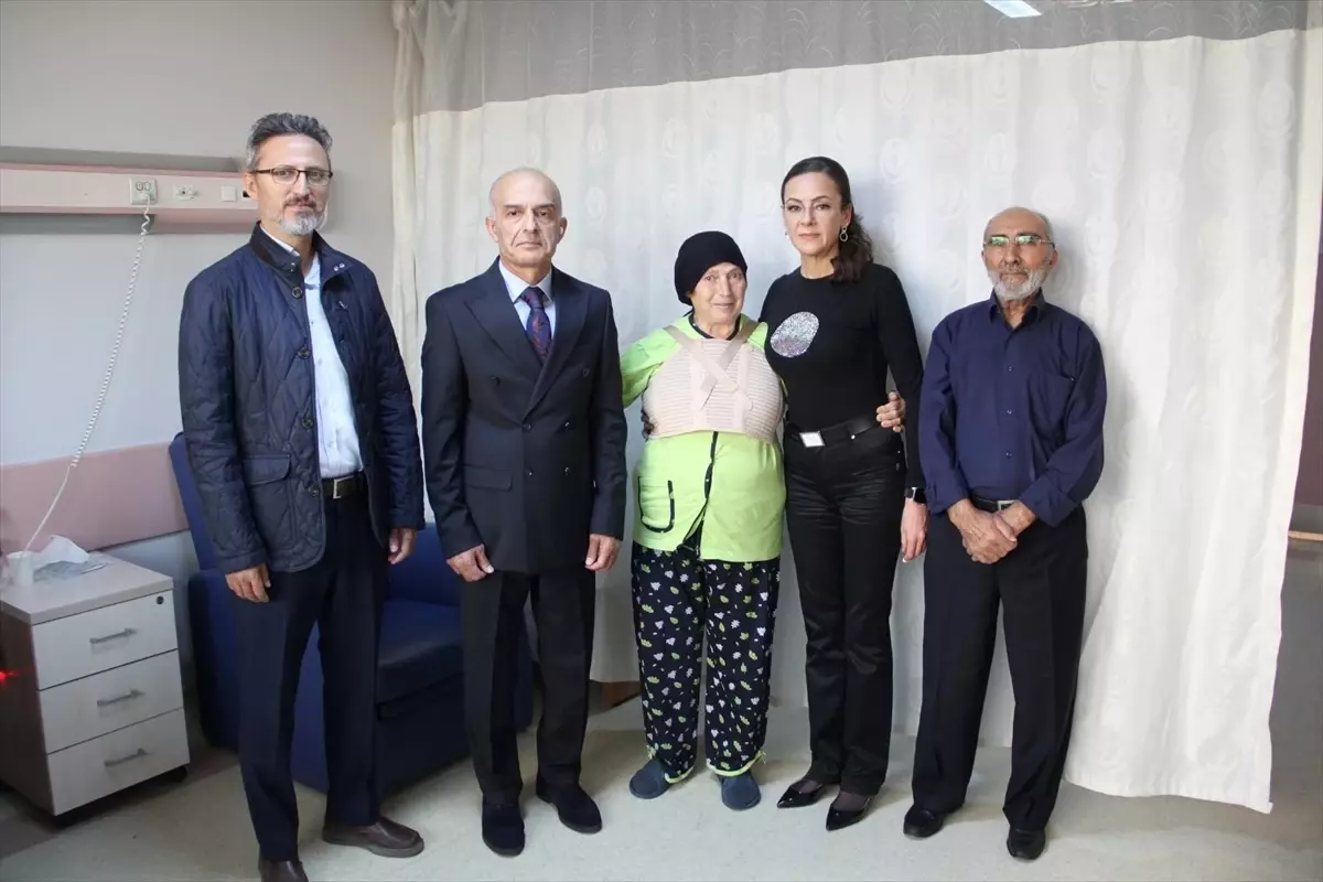 70 Yaşındaki Menekşe Taşar\'a Açık Kalp Ameliyatı