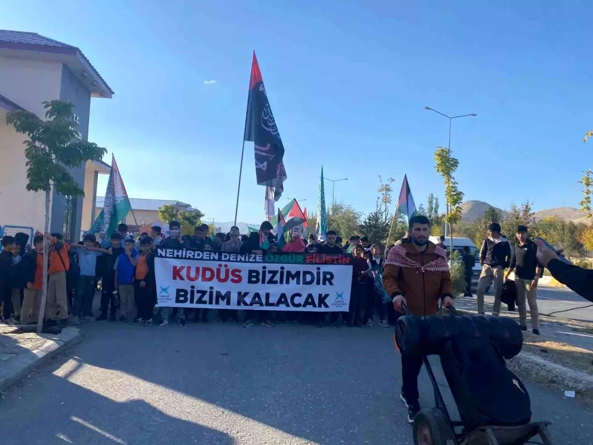 Ağrı\'da Gazze ve Aksa Tufanı\'na destek yürüyüşü düzenlendi
