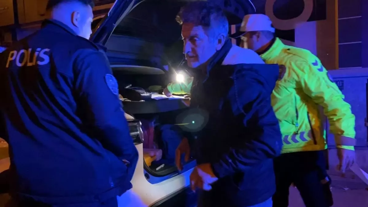 Alkollü yakalandı, aracını öve öve bitiremedi