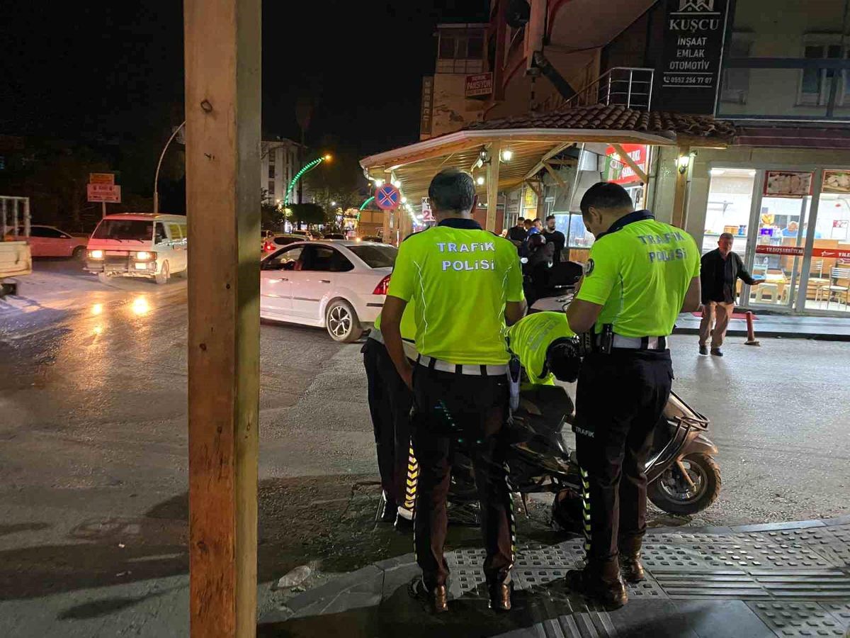 Antalya\'da Motosiklet Kazası: Sürücü Ağır Yaralı