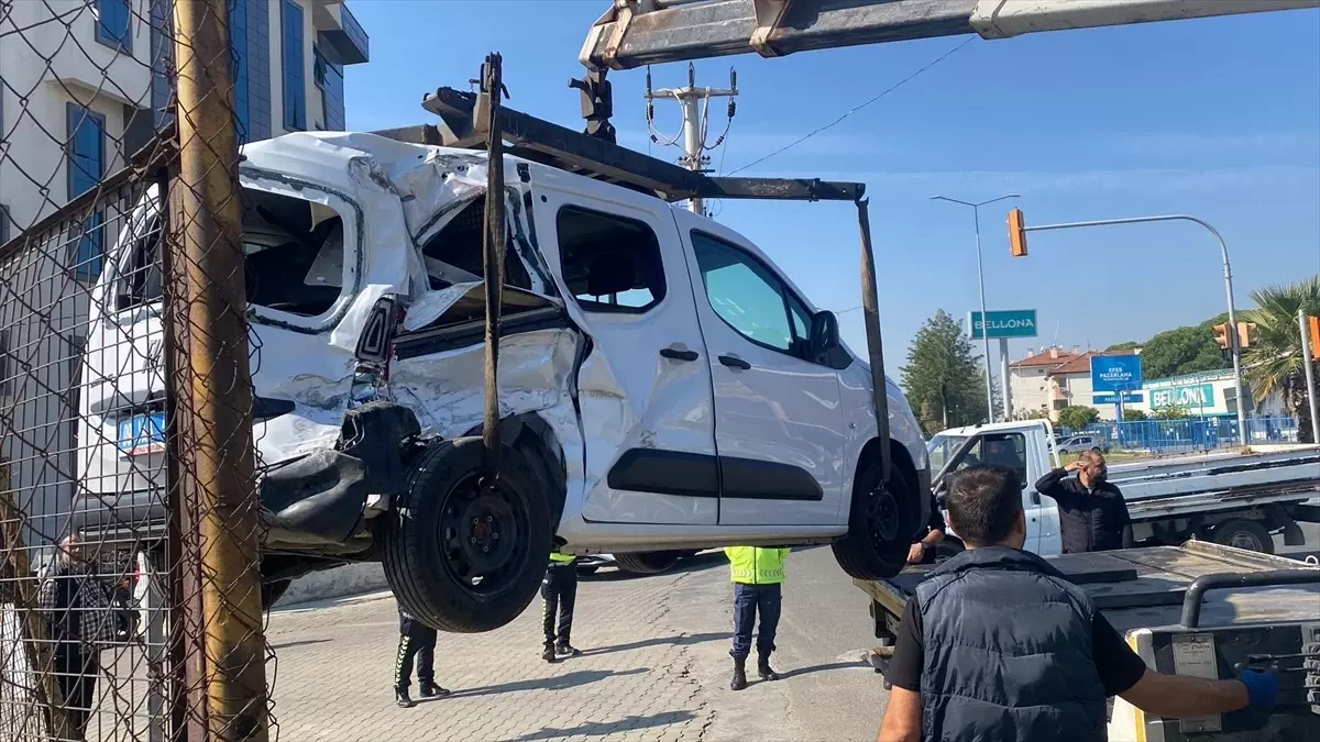 Nazilli\'de İtfaiye Aracıyla Kaza