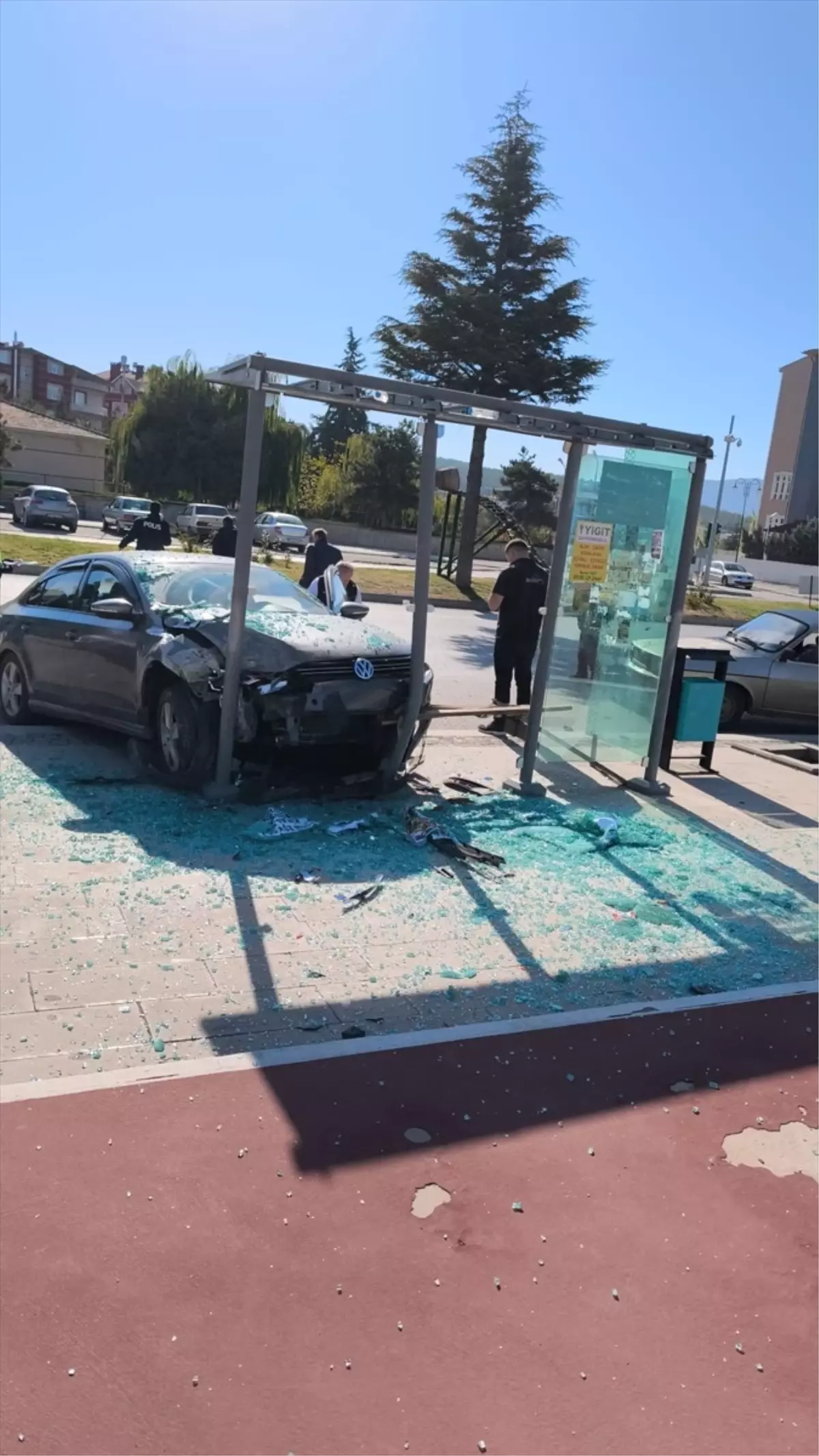 Beyşehir\'de Trafik Kazası: Duraktaki Kişi Yaralandı