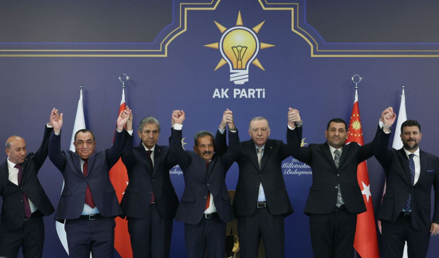 Bomba iddia: AK Parti, kendilerine gelmek isteyen iki belediye başkanına kapıyı kapattı