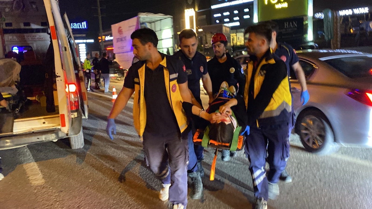 İnegöl\'de Zincirleme Trafik Kazası: 3 Yaralı