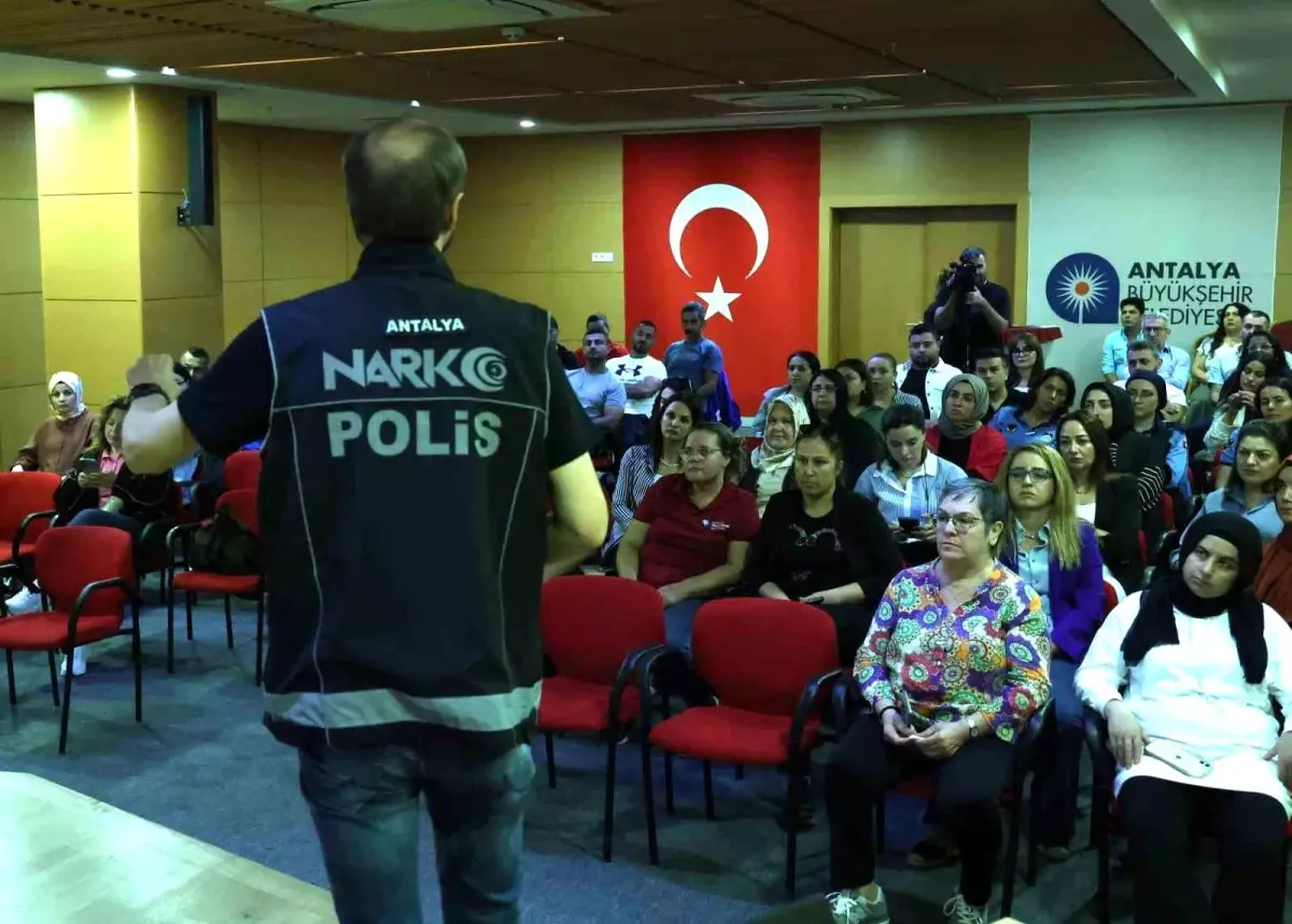 Antalya Büyükşehir Belediyesi\'nden Madde Bağımlılığı ile Mücadele Eğitimi