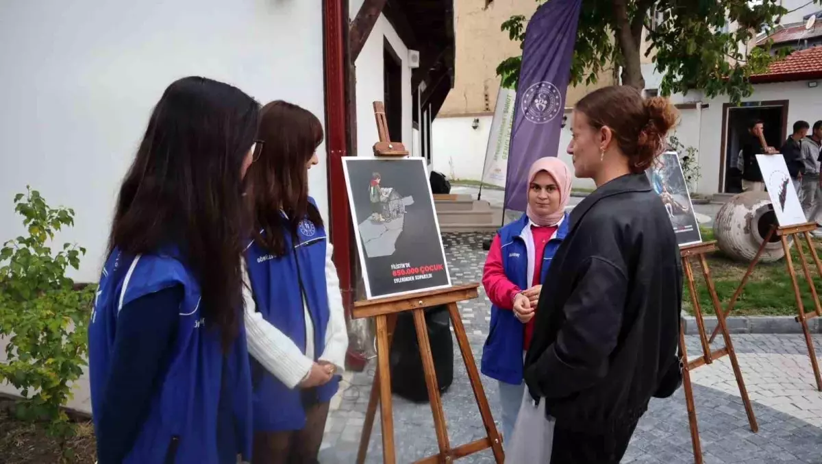 Şuhut\'ta \'Gazze İçin Bir Umut\' Afiş Sergisi Duygusal Anlara Sahne Oldu