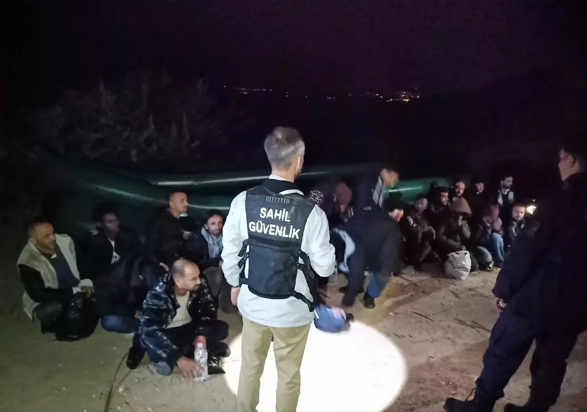 İzmir\'de Düzensiz Göçmen Kurtarma Operasyonu