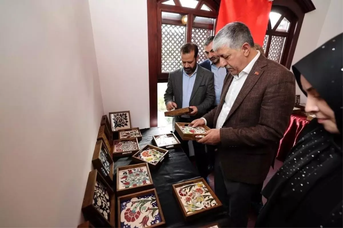 Dilovası\'nda Kadınların El Emeği Sergisi Büyük İlgi Gördü
