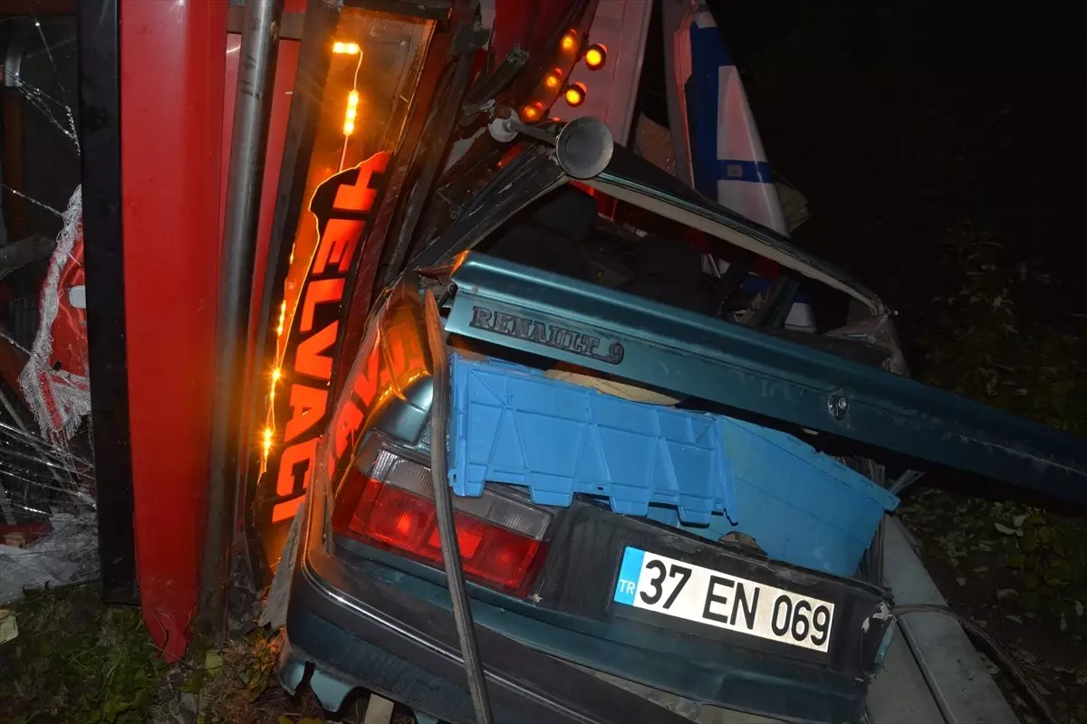 Kastamonu\'da Tır ve Otomobil Çarpıştı