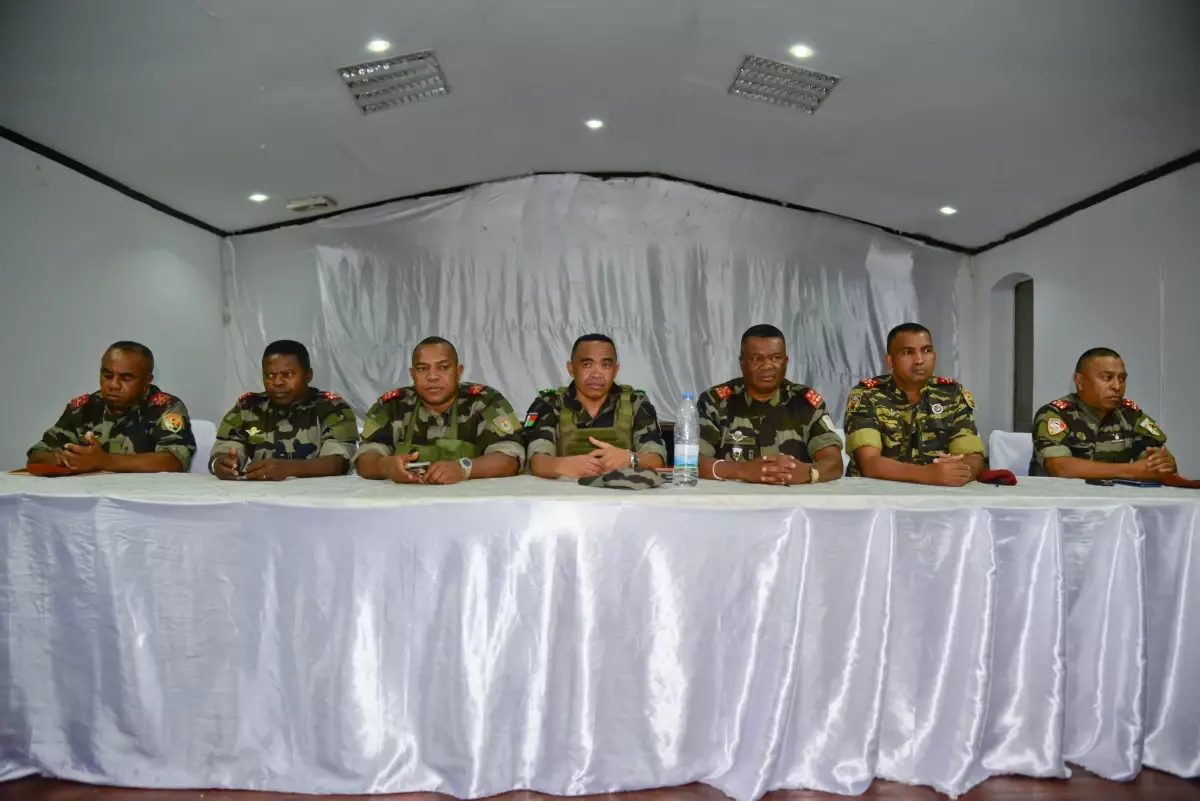 Madagaskar\'da Geçiş Dönemi Başladı