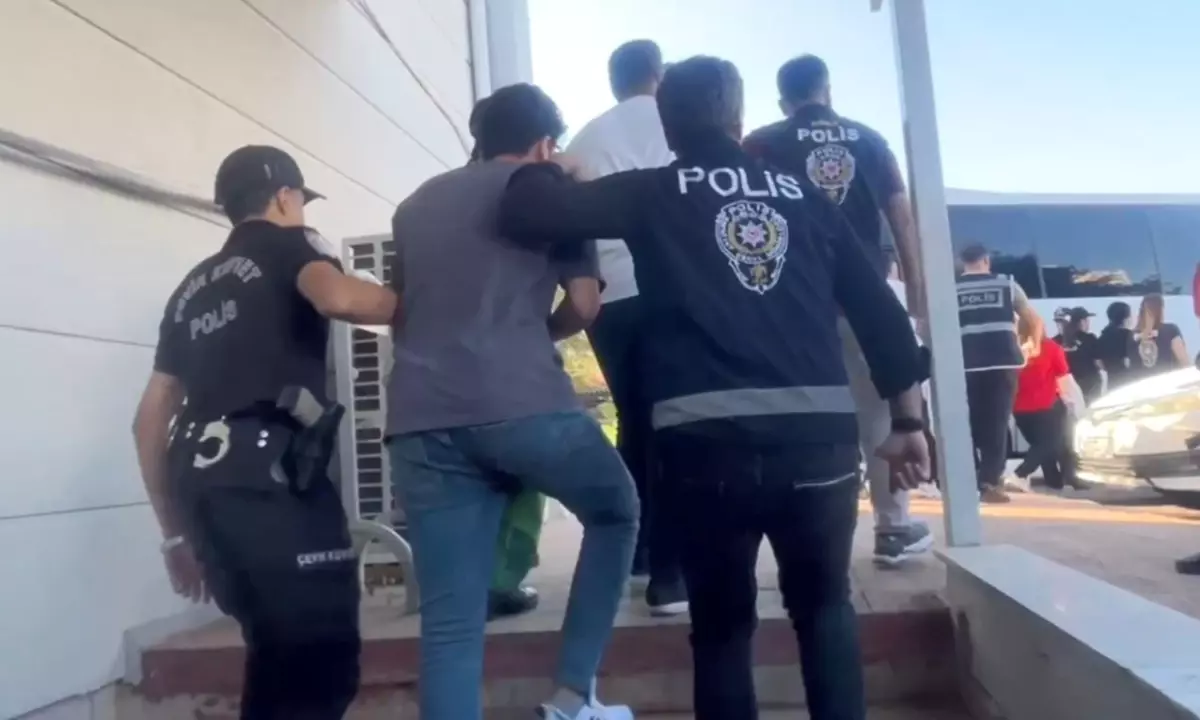 Mersin\'de Sosyal Medya Dolandırıcıları Çökertildi