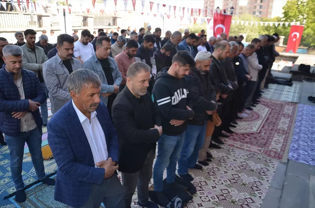 Tarihi Murat Paşa Camisi Yeniden İbadete Açıldı