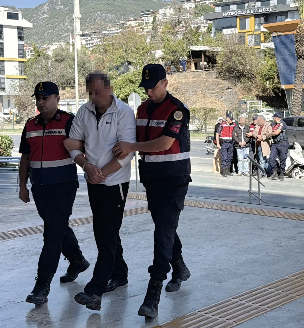 Sahte Kimlikle Arsa Satışı: 5 Tutuklama