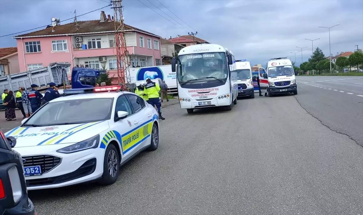 Çarşamba\'da Halk Otobüsü Kazası