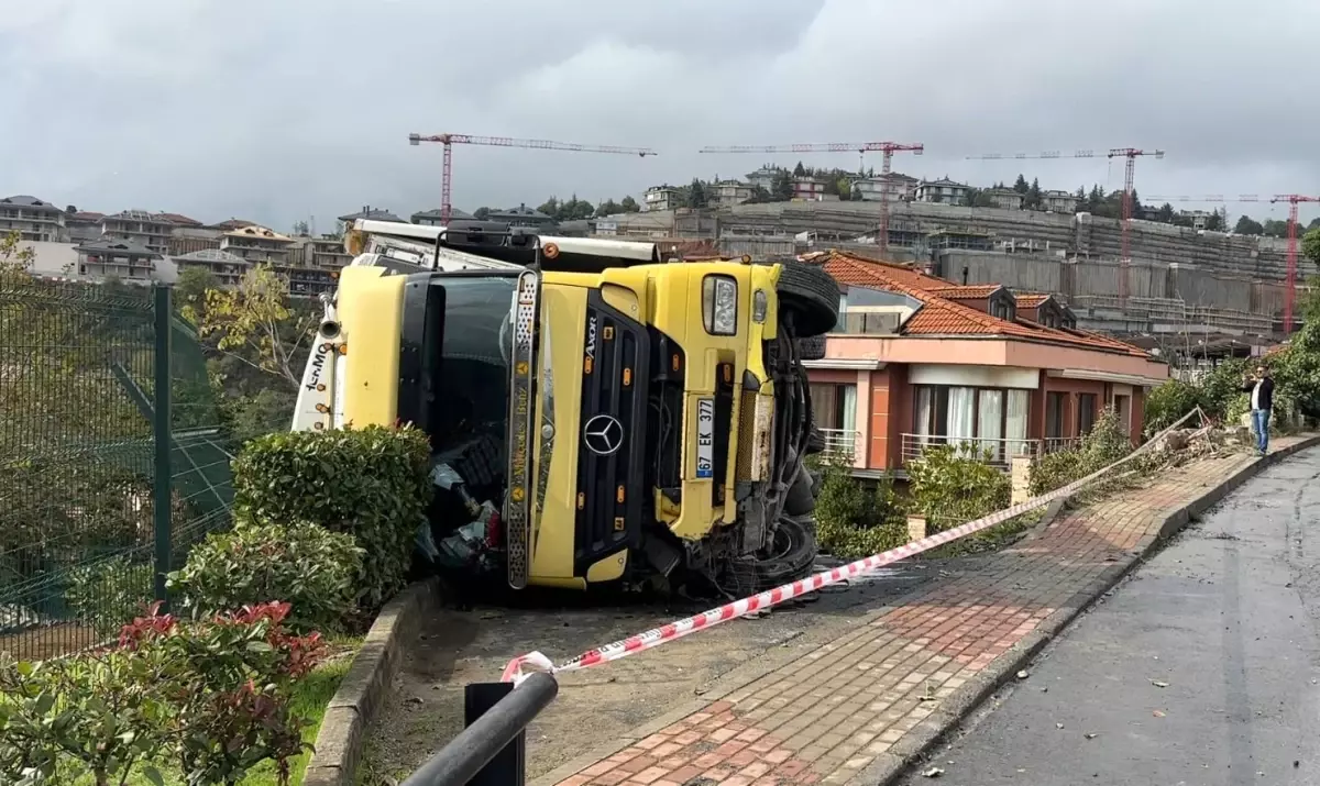 Sarıyer\'de Dev Tır Kazası