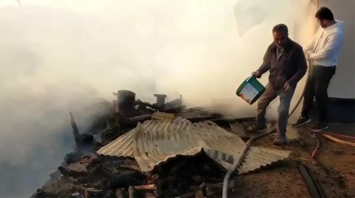 Sivas\'ta Yangın: 2 Ev ve 2 Samanlık Yanarak Küle Döndü